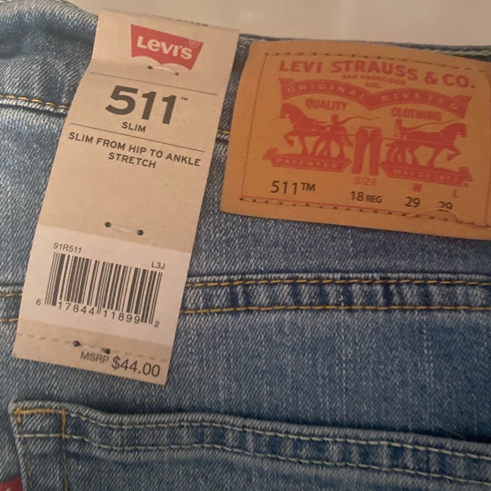 Brand new Levi’s sz 16 juniors. Regular fit